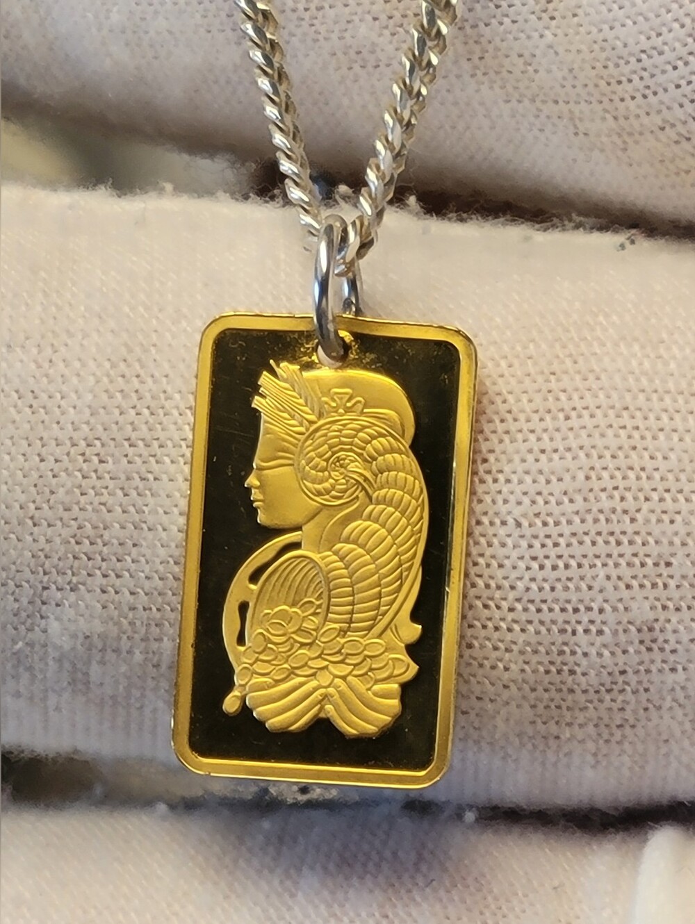 2.5g Solid 24k Yellow Gold Pamp Fortuna Goddess Pendant - New